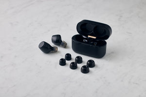 <img src="OPEN_CYSTAL_5A_BLACK_CASE_WITH_EARTIPS.jpg"alt="All new Velacy Crystal 5A with a charging case and two different material earbuds">